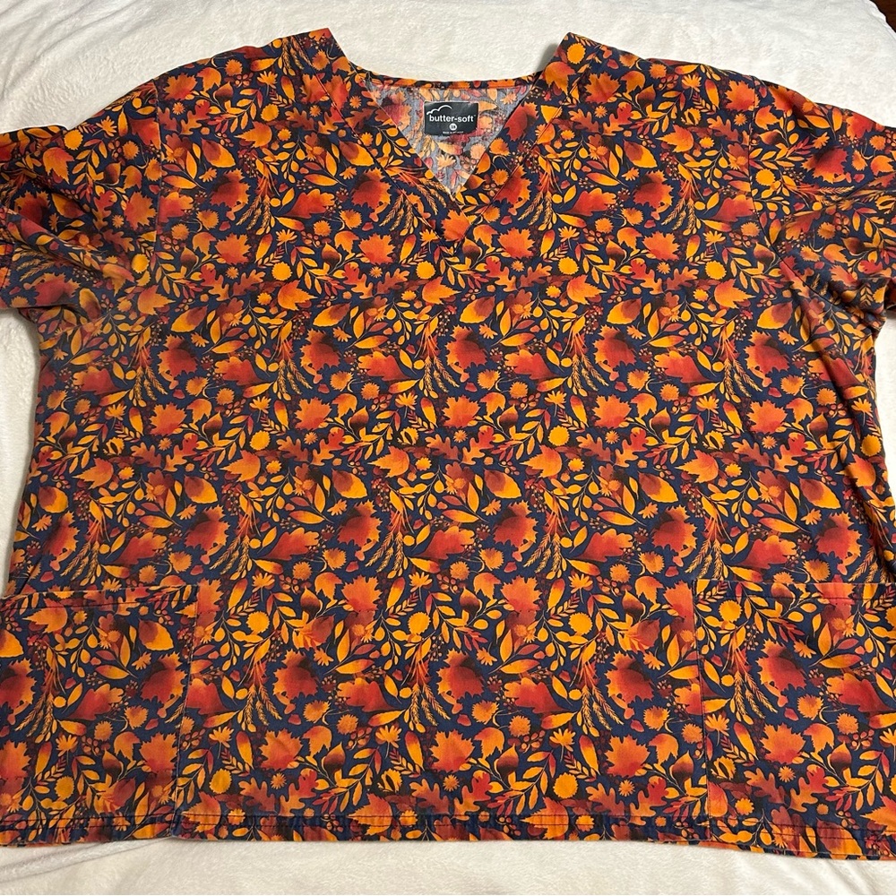 Barely worn 3XL Medical Scrub Top. With Fall Leaves which are Orange and Red